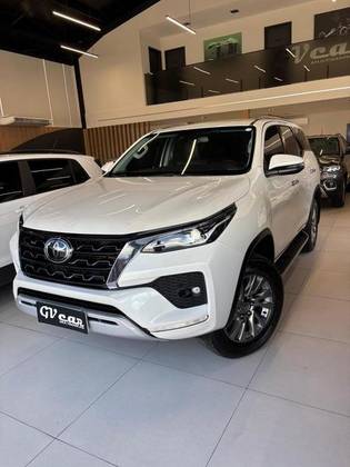 TOYOTA HILUX SW4 2.8 D-4D TURBO DIESEL SRX 7L 4X4 AUTOMÁTICO